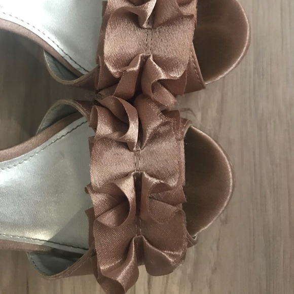 High Heels - Picture 3 of 4